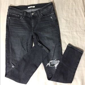 Distressed Levi’s Skinny Jeans